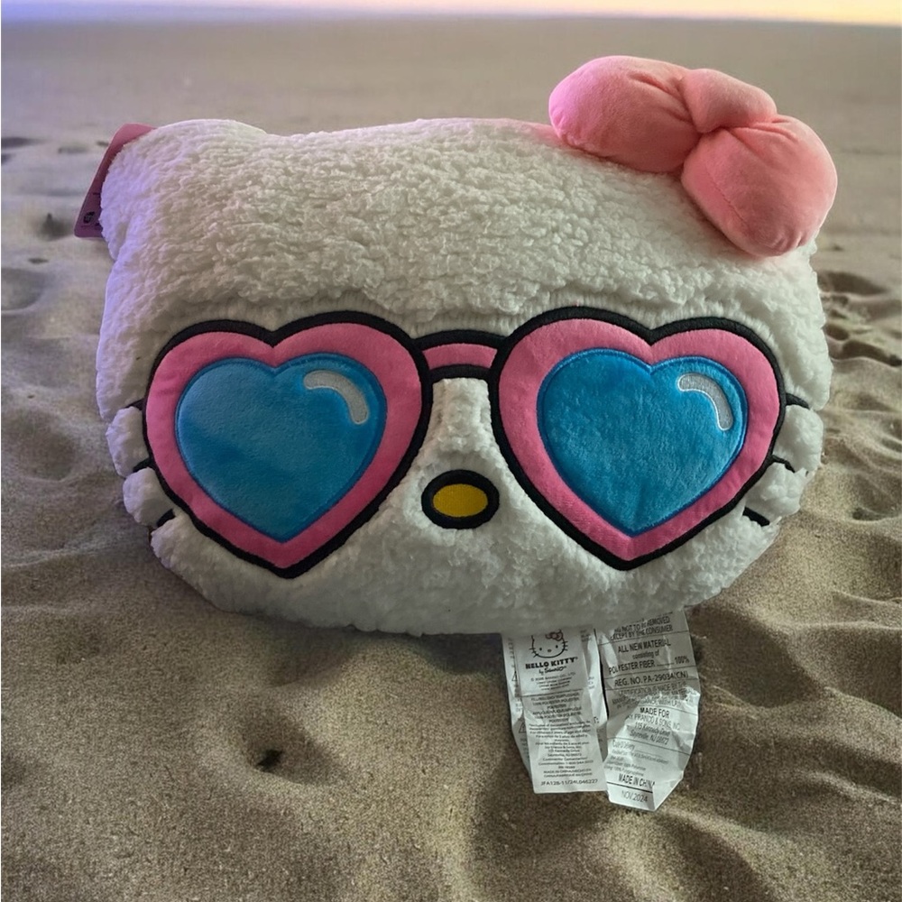 NWT✨️Authentic✨️ Sanrio✨️Hello Kitty Plush